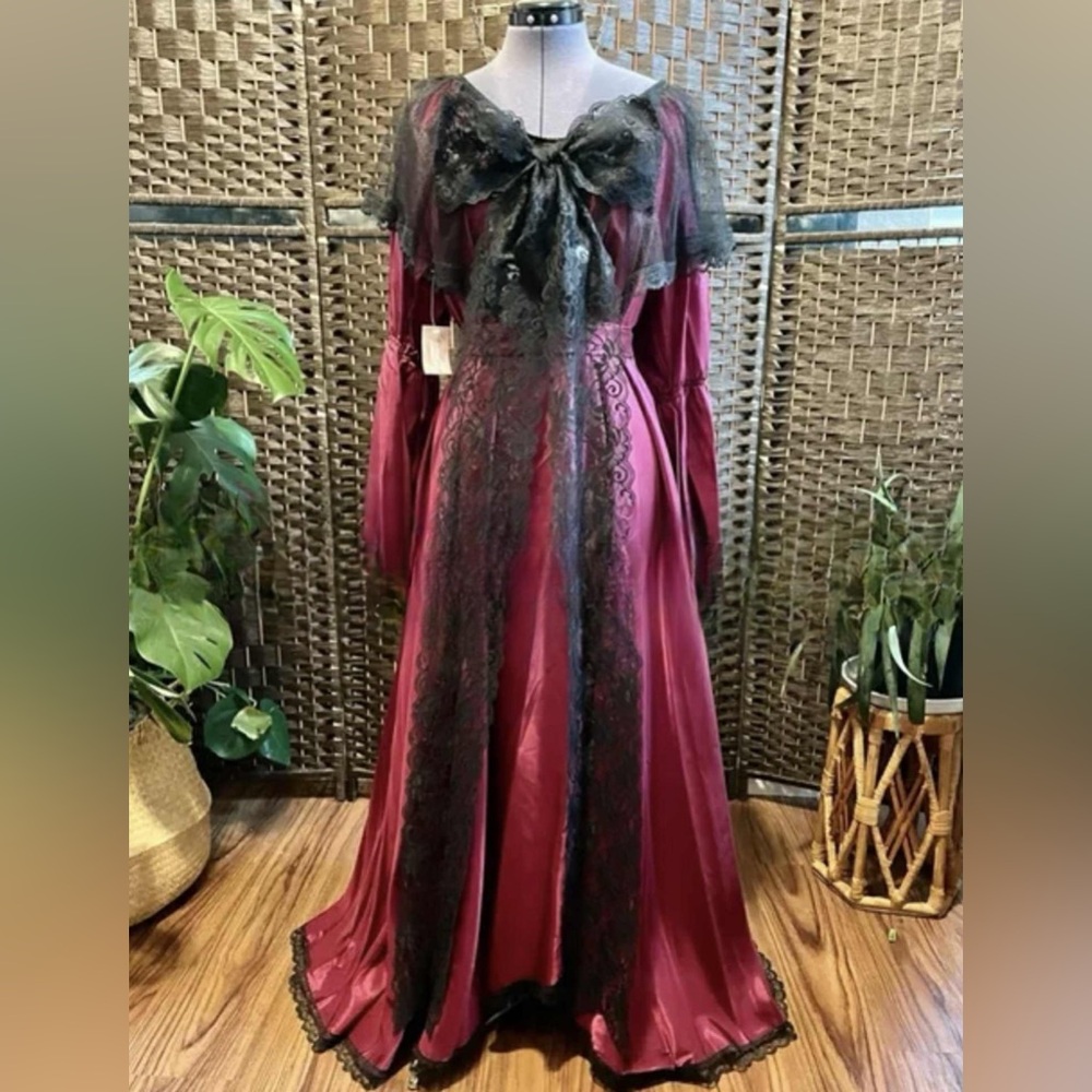 Vintage Victorian Gothic Red Burgundy Black Lace Gown Dress Plus Size Costume